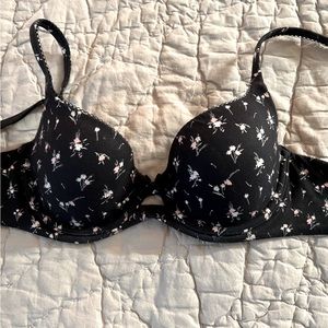 Victoria’s Secret bra 32C